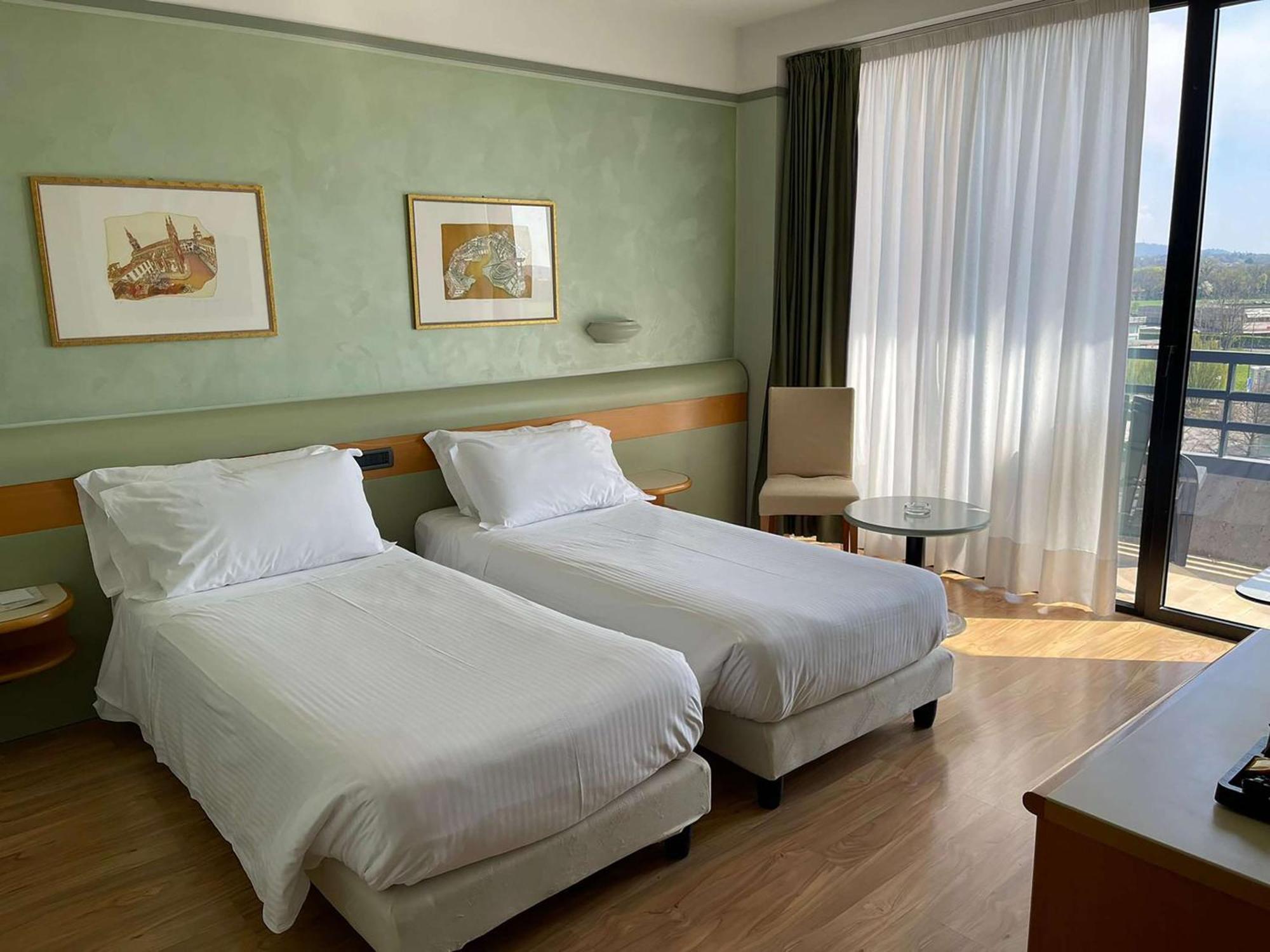 ארבה Best Western Hotel Leonardo Da Vinci מראה חיצוני תמונה